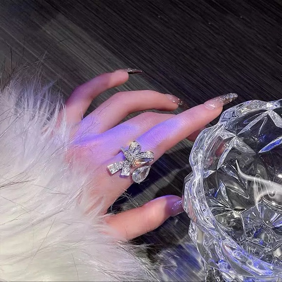 Unique Bow Ring - Picture 3 of 4